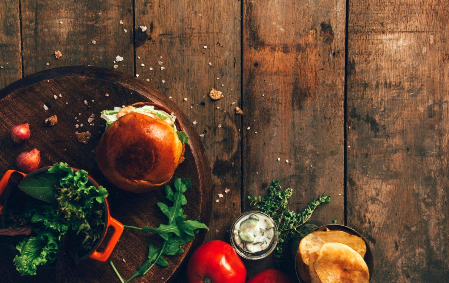 Students learning meal prepping techniques in an online class setting